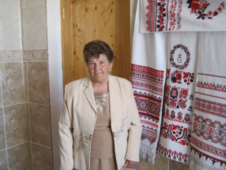Провідний майстер з  художньої вишивки Мостіпака Софія Іванівна