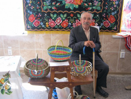 Майстер з лозоплетіння Сербін Василь Іванович з с. Грушківці