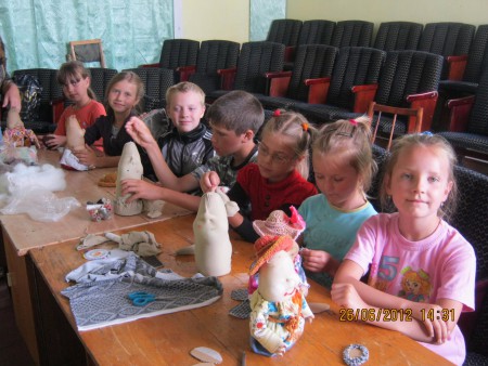 Гуртківці гуртка  "Вмілі руки" РБК